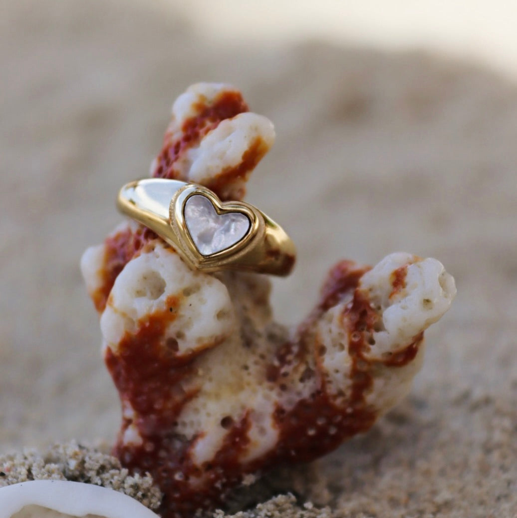 HEART SHELL RING