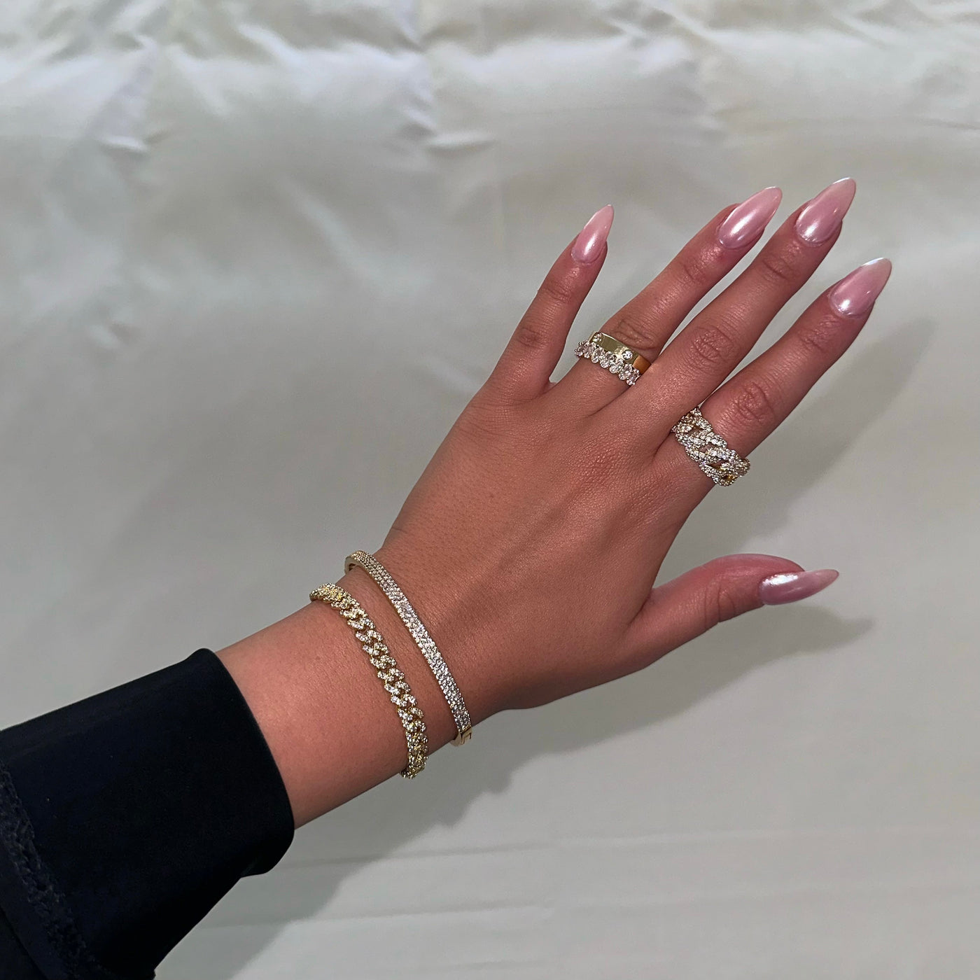 MISS DONATELLA ARMBAND - GOLD